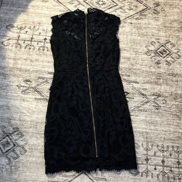 Zip up lace dress - Picture 4 of 4